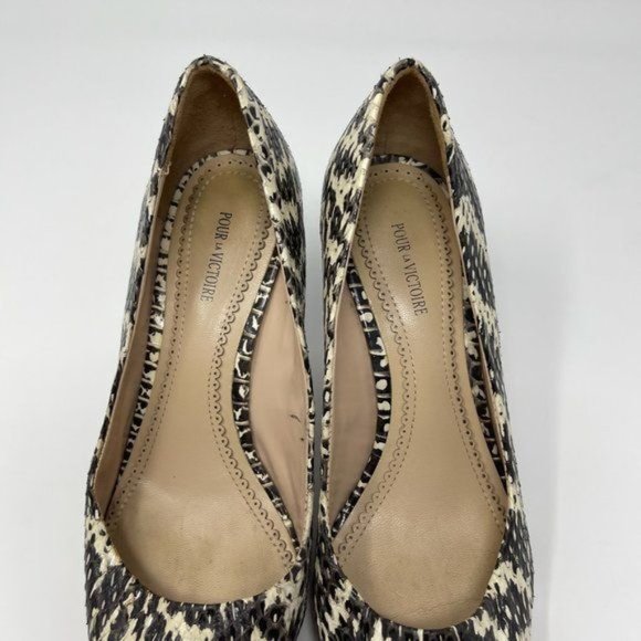 Pour La Victoire Embossed Black Cream Snake Skin Pumps - Picture 4 of 8